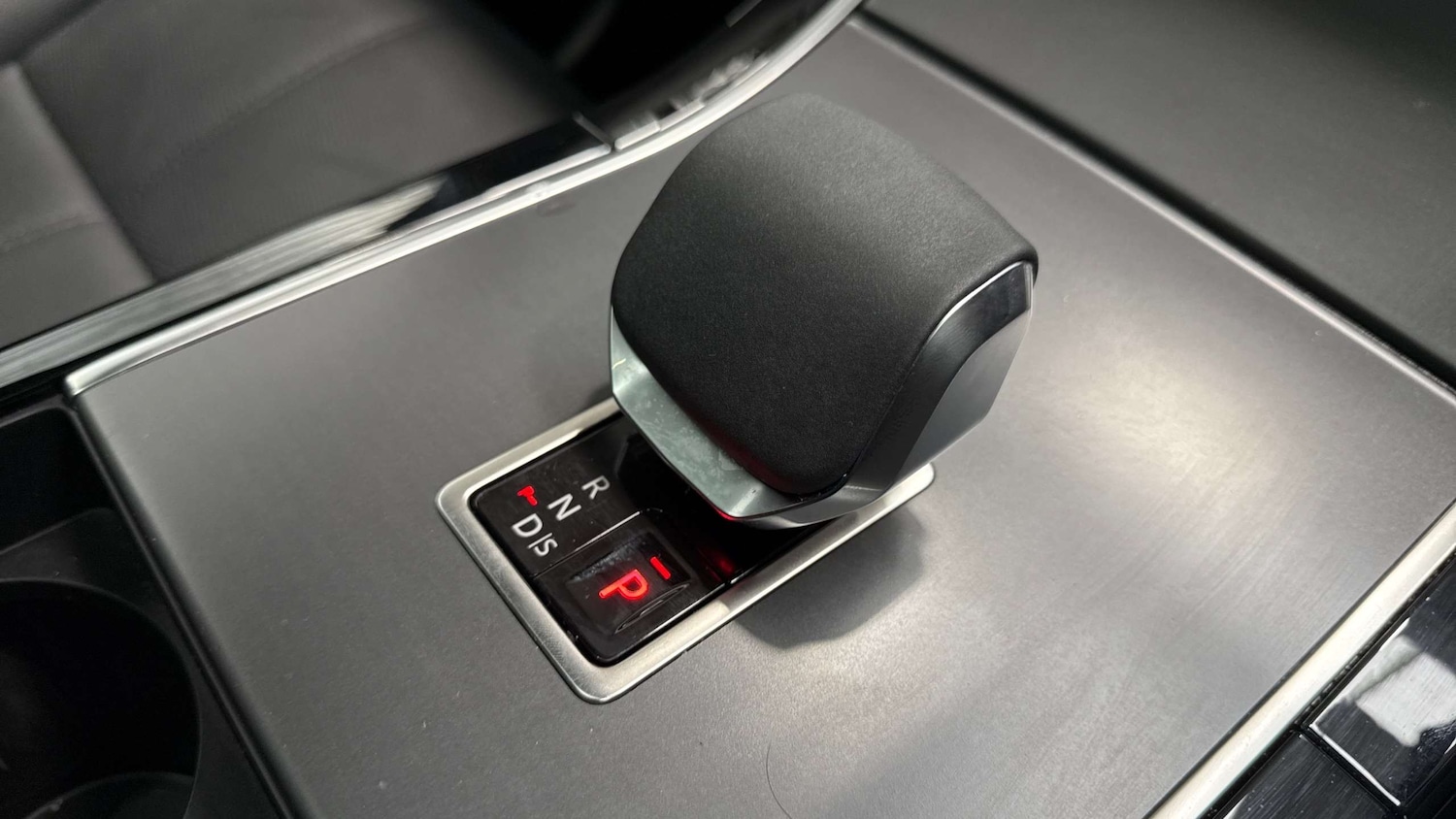 Used Land Rover Range Rover Velar 2024 for sale - 77308386: Photo 13