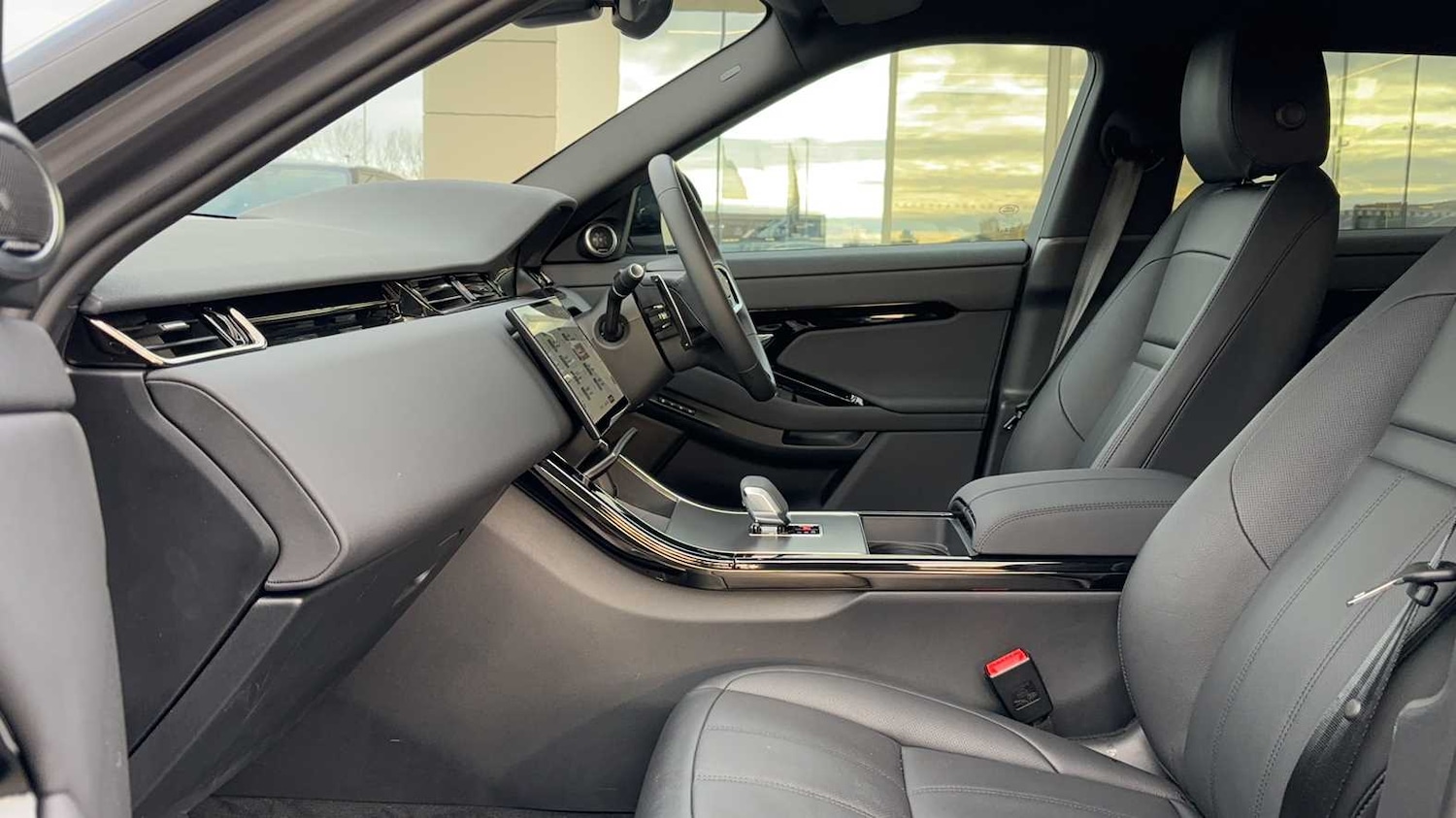 Used Land Rover Range Rover Evoque 2024 for sale - 76460309: Photo 3