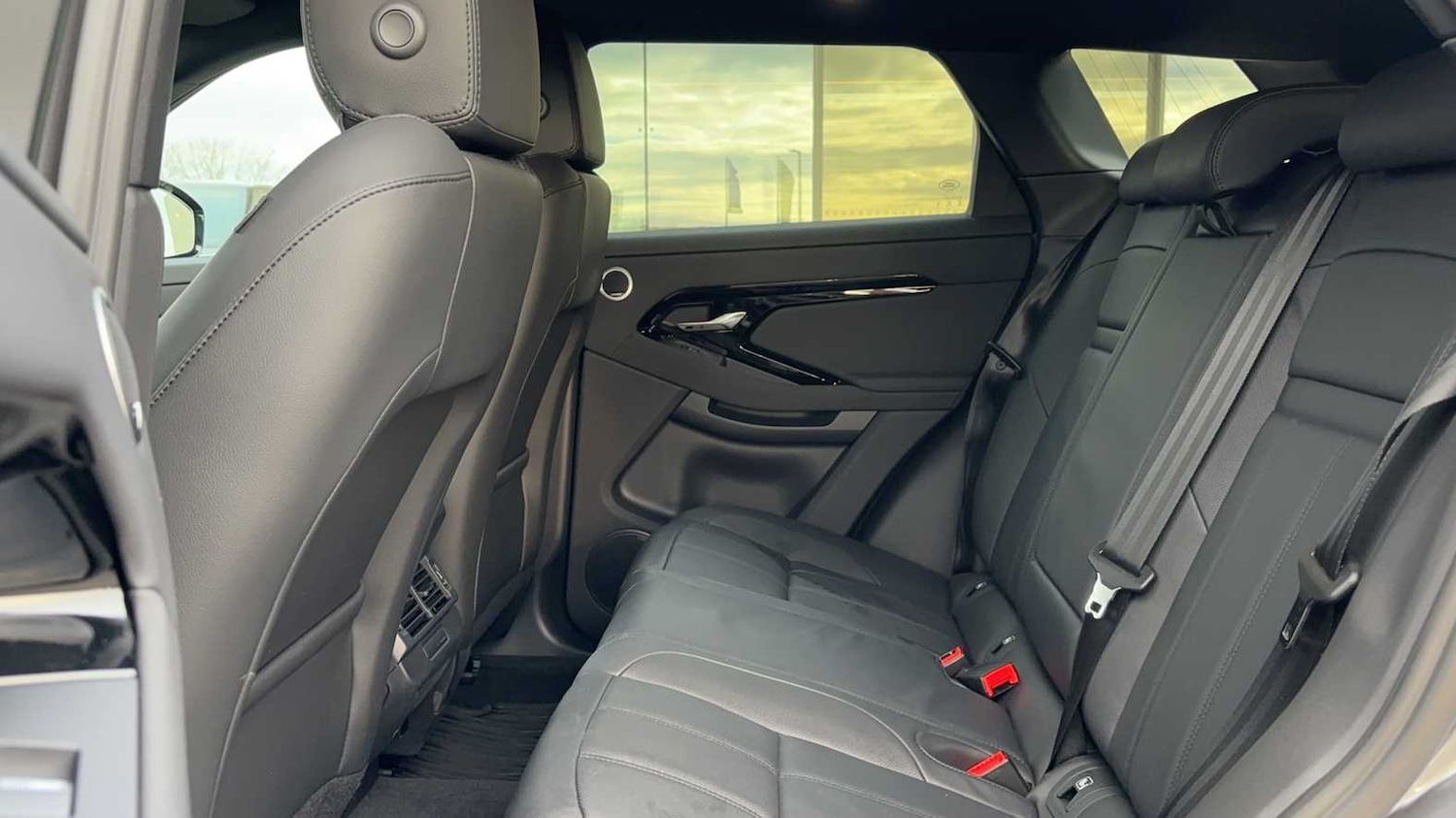 Used Land Rover Range Rover Evoque 2024 for sale - 76460309: Photo 4