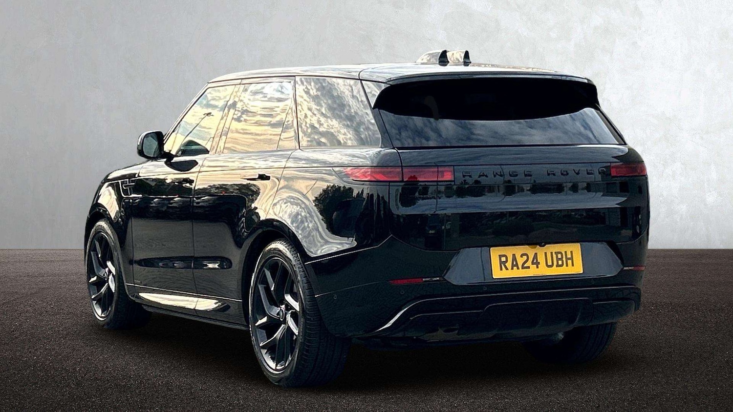 Used Land Rover Range Rover Sport 2024 for sale - 76460073: Photo 2