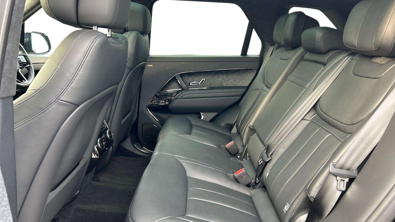 Used Land Rover Range Rover Sport 2024 for sale - 76460073: Photo 4