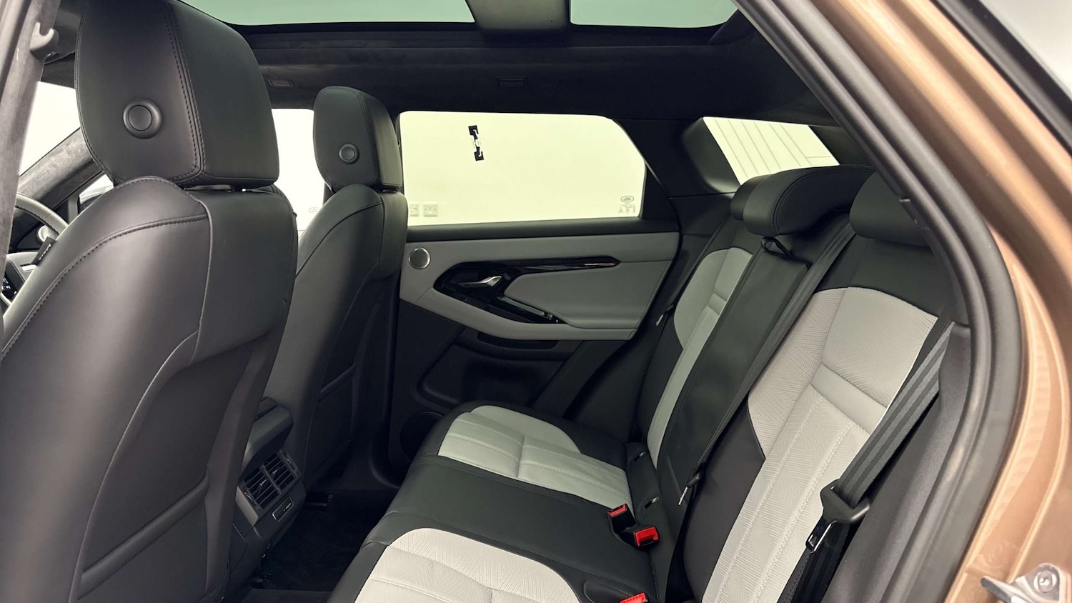 Used Land Rover Range Rover Evoque 2025 for sale - 77787193: Photo 4