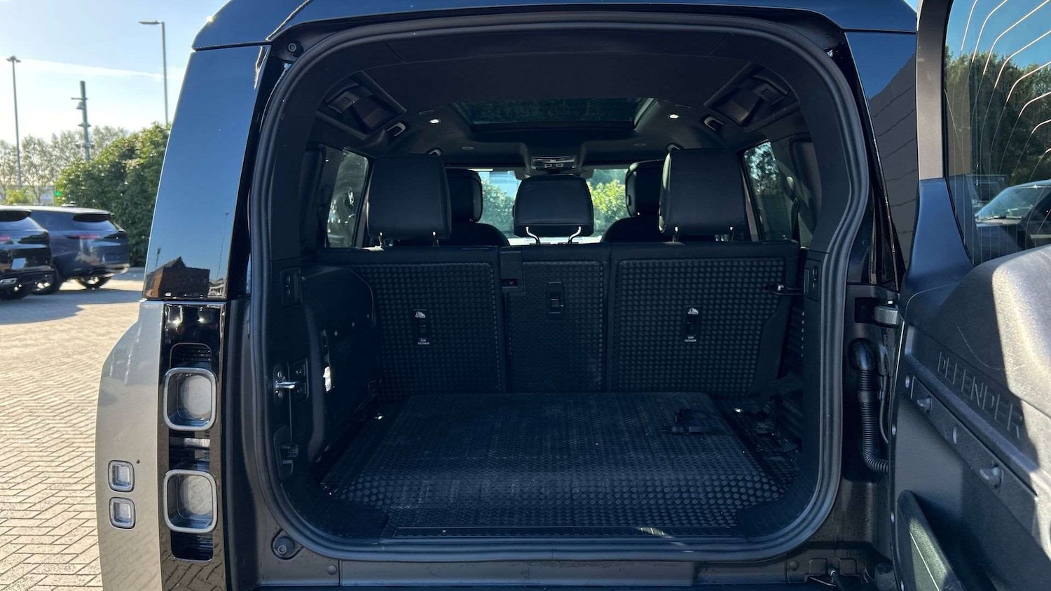 Used Land Rover Defender 2024 for sale - 76460362: Photo 10