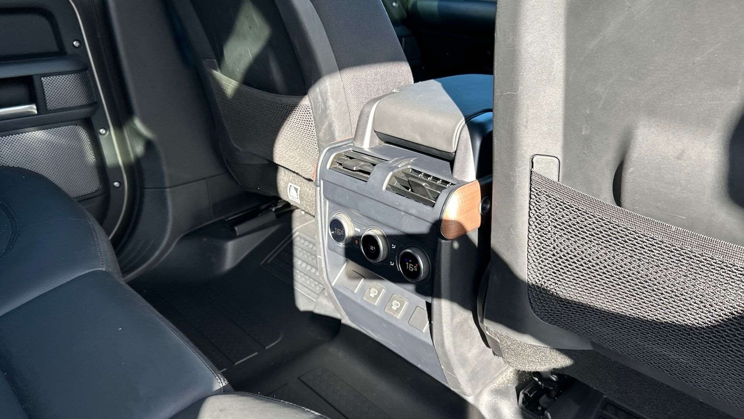 Used Land Rover Defender 2024 for sale - 76460362: Photo 18