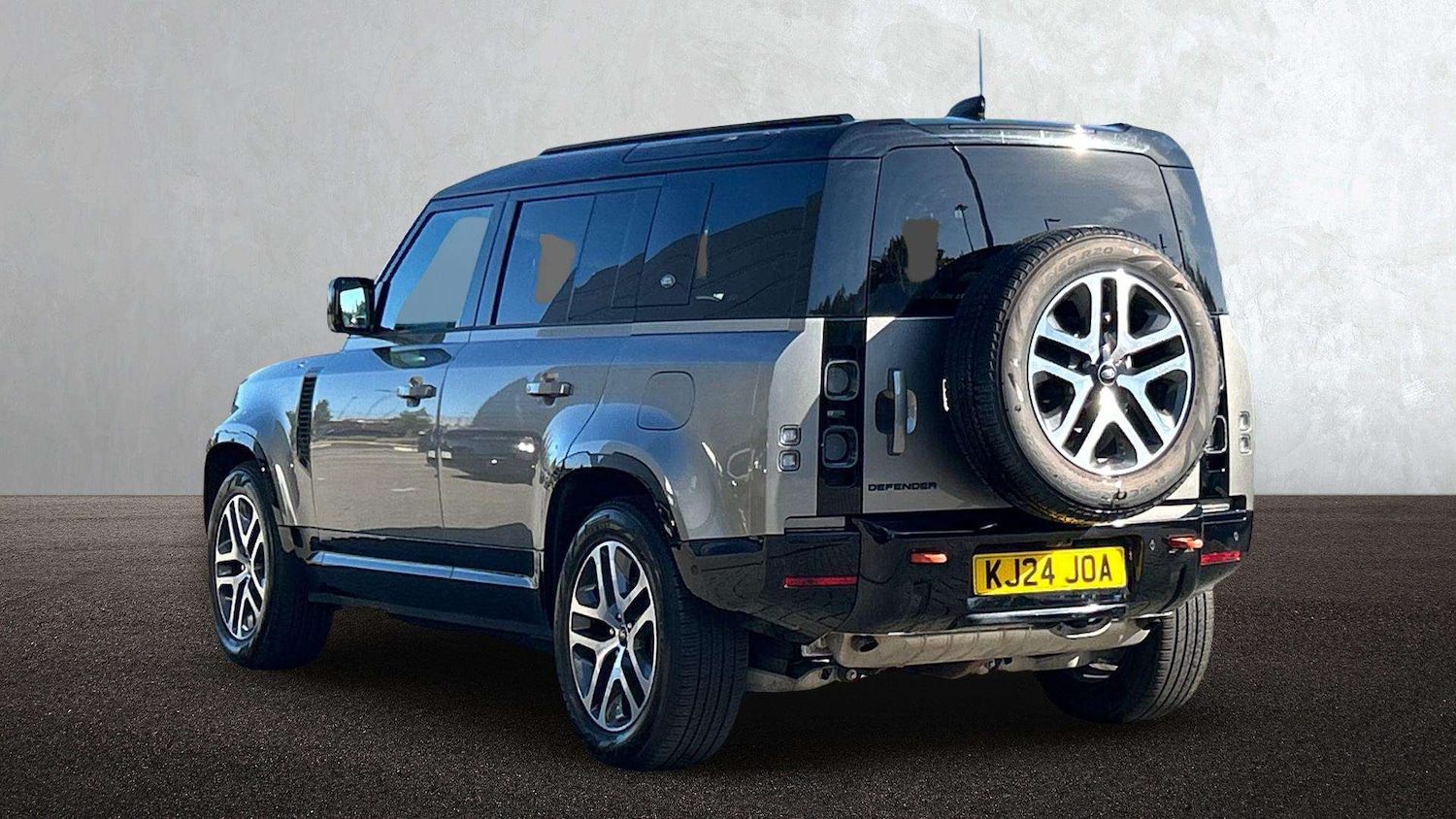 Used Land Rover Defender 2024 for sale - 76460362: Photo 2