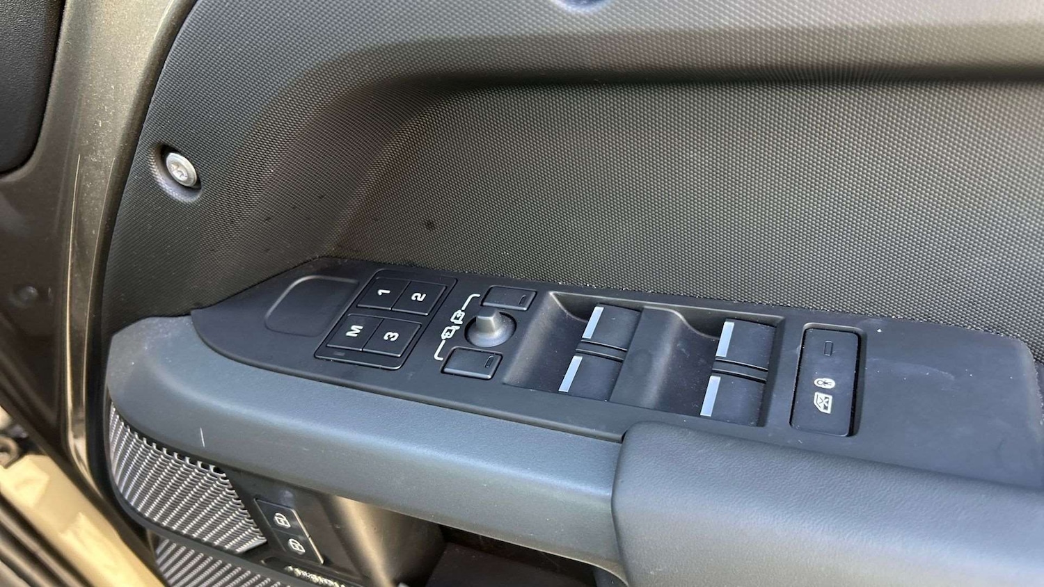 Used Land Rover Defender 2024 for sale - 76460362: Photo 25