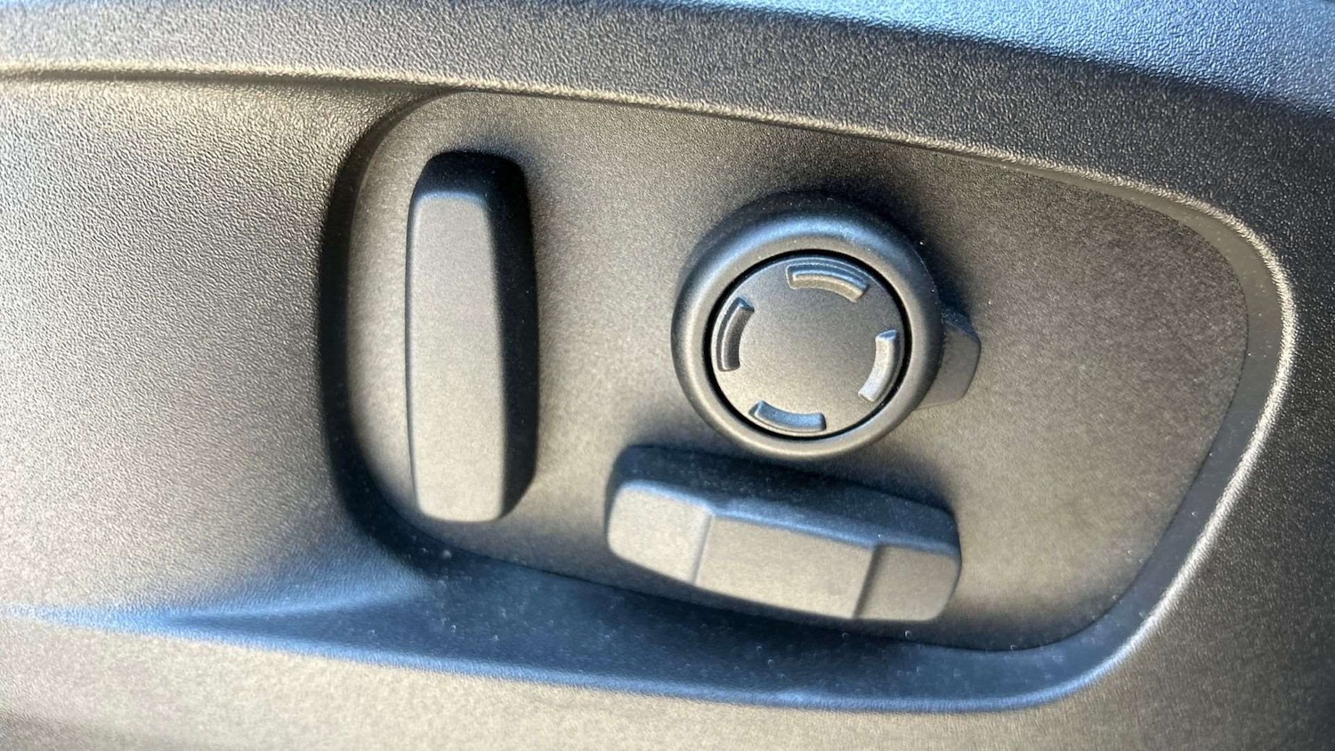 Used Land Rover Defender 2024 for sale - 76460362: Photo 31