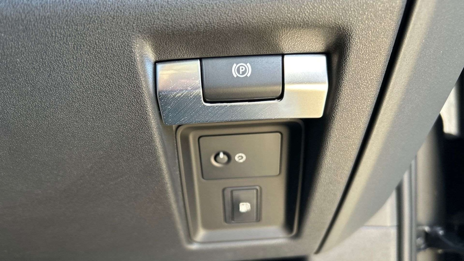 Used Land Rover Defender 2024 for sale - 76460362: Photo 32