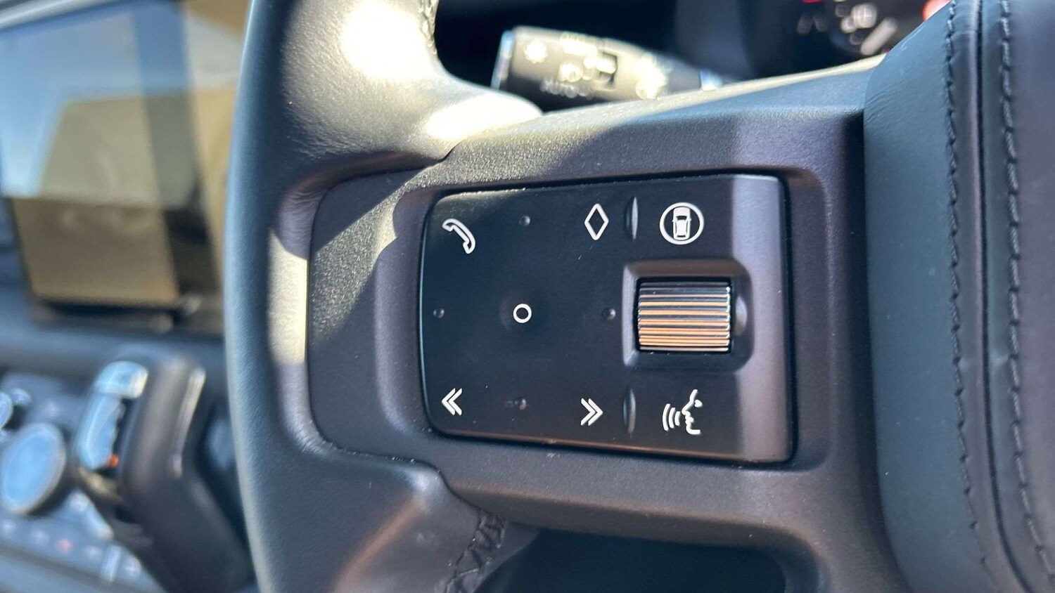 Used Land Rover Defender 2024 for sale - 76460362: Photo 33