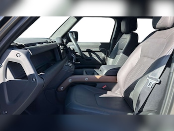 Used Land Rover Defender 2024 for sale - 76460362: Photo