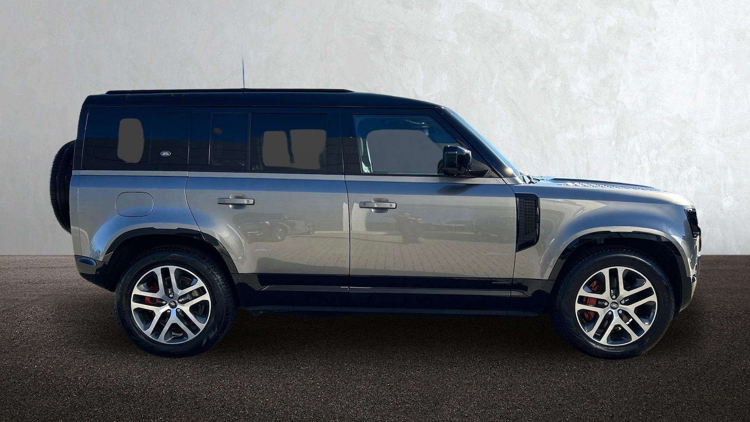 Used Land Rover Defender 2024 for sale - 76460362: Photo 5