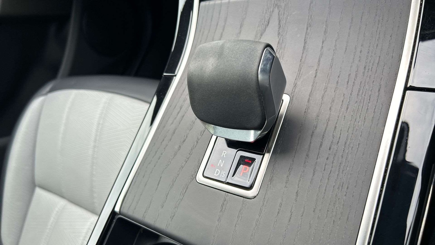 Used Land Rover Range Rover Evoque 2024 for sale - 76488191: Photo 13