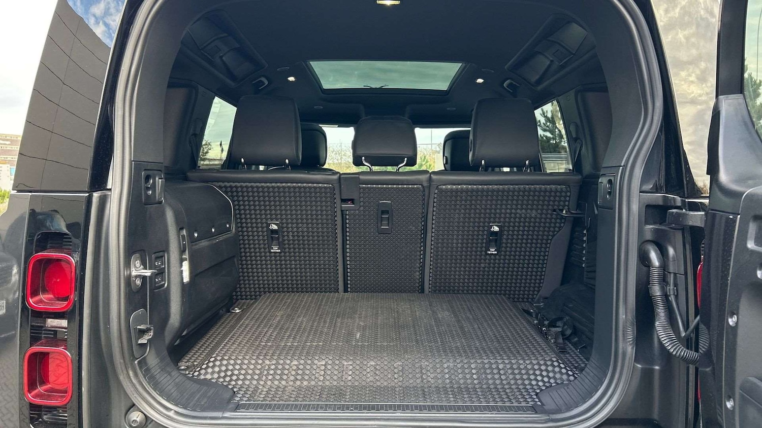 Used Land Rover Defender 2024 for sale - 76475922: Photo 10