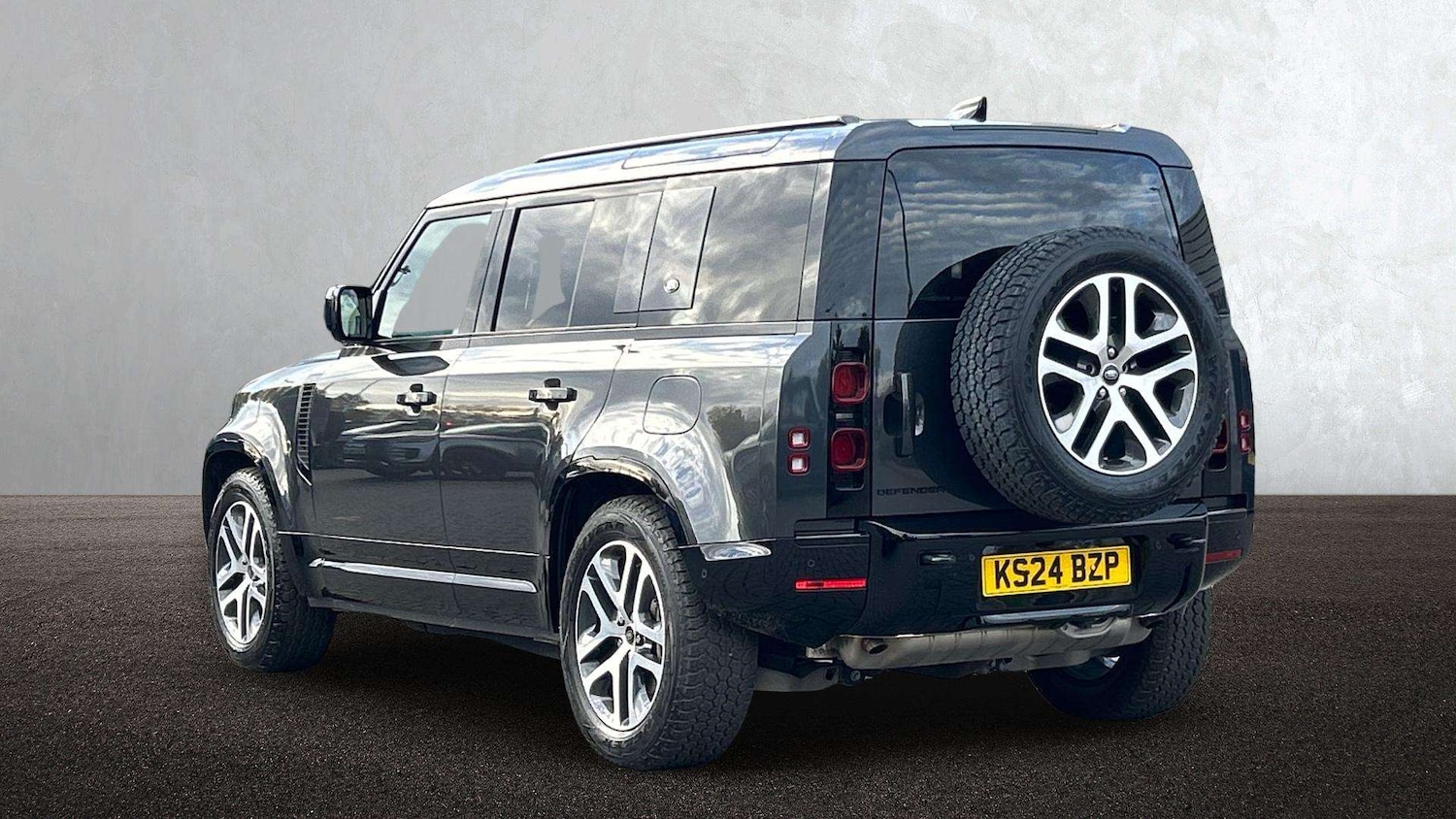 Used Land Rover Defender 2024 for sale - 76475922: Photo 2