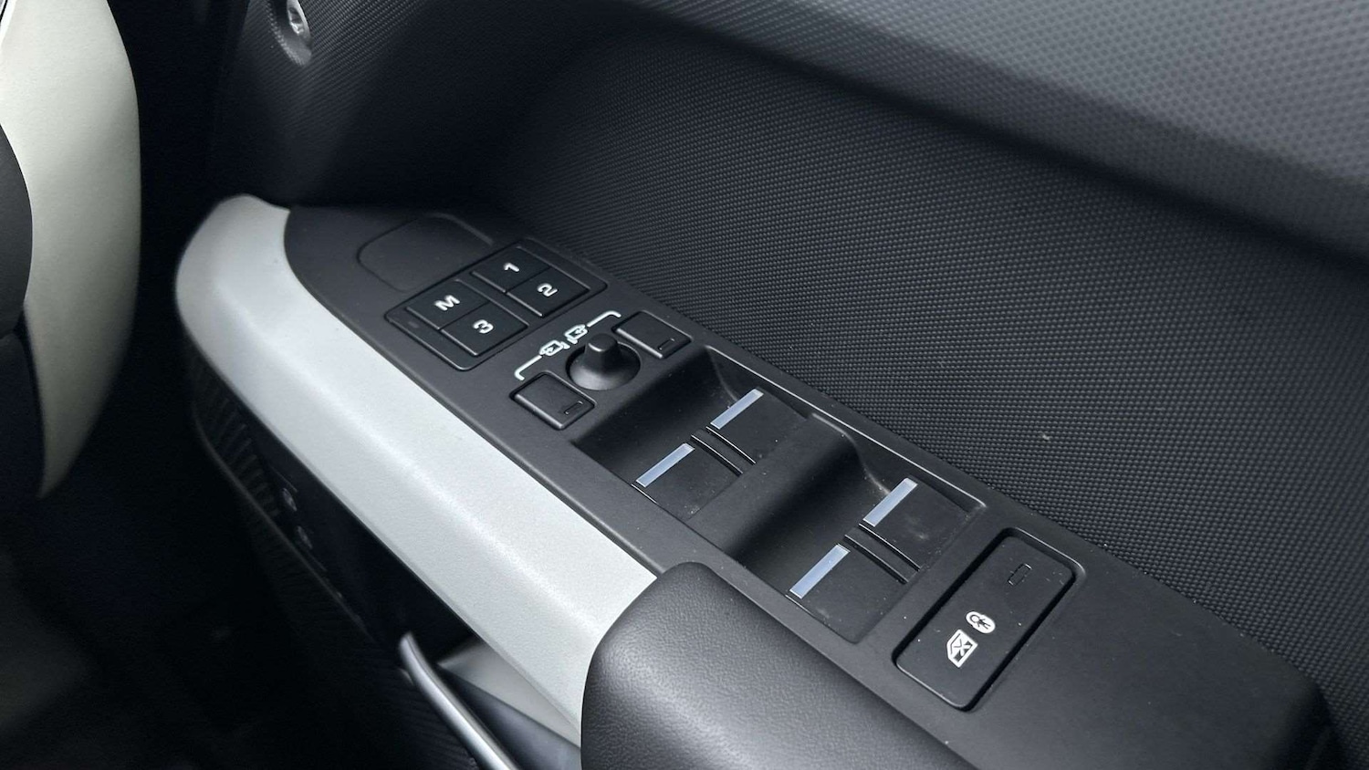 Used Land Rover Defender 2024 for sale - 76475922: Photo 25