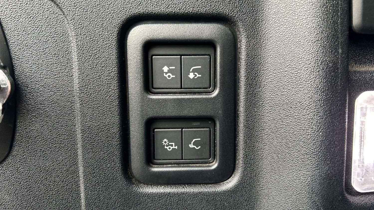 Used Land Rover Defender 2024 for sale - 76475922: Photo 31