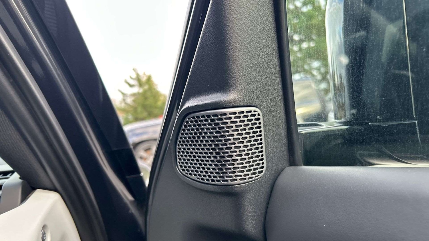 Used Land Rover Defender 2024 for sale - 76475922: Photo 32