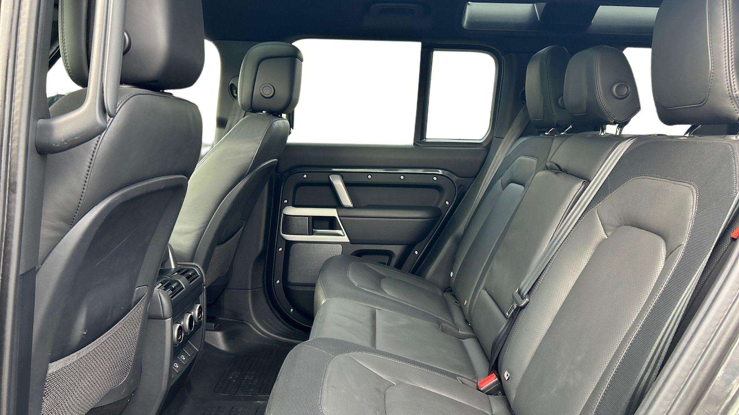 Used Land Rover Defender 2024 for sale - 76475922: Photo 4