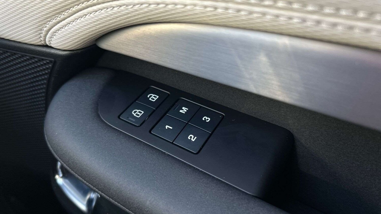 Used Land Rover Discovery 2023 for sale - 77972734: Photo 25