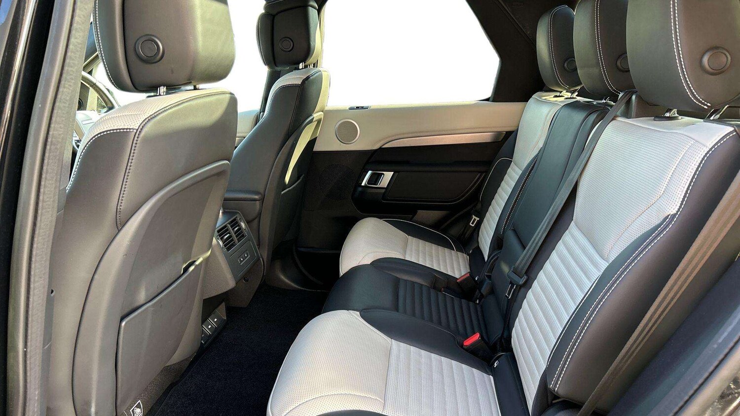 Used Land Rover Discovery 2023 for sale - 77972734: Photo 4