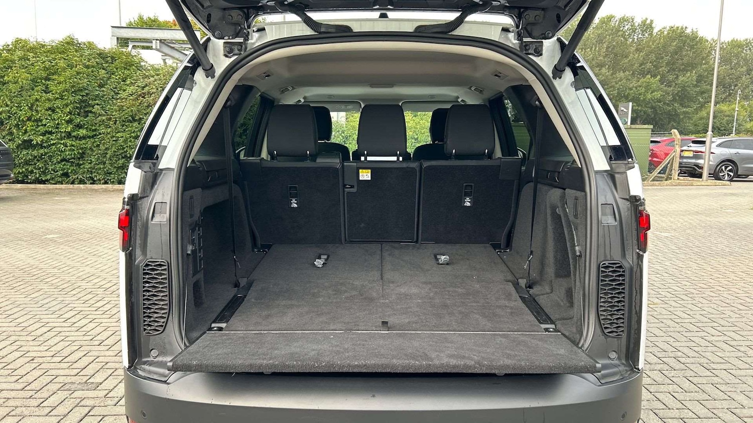 Used Land Rover Discovery 2023 for sale - 76460168: Photo 10