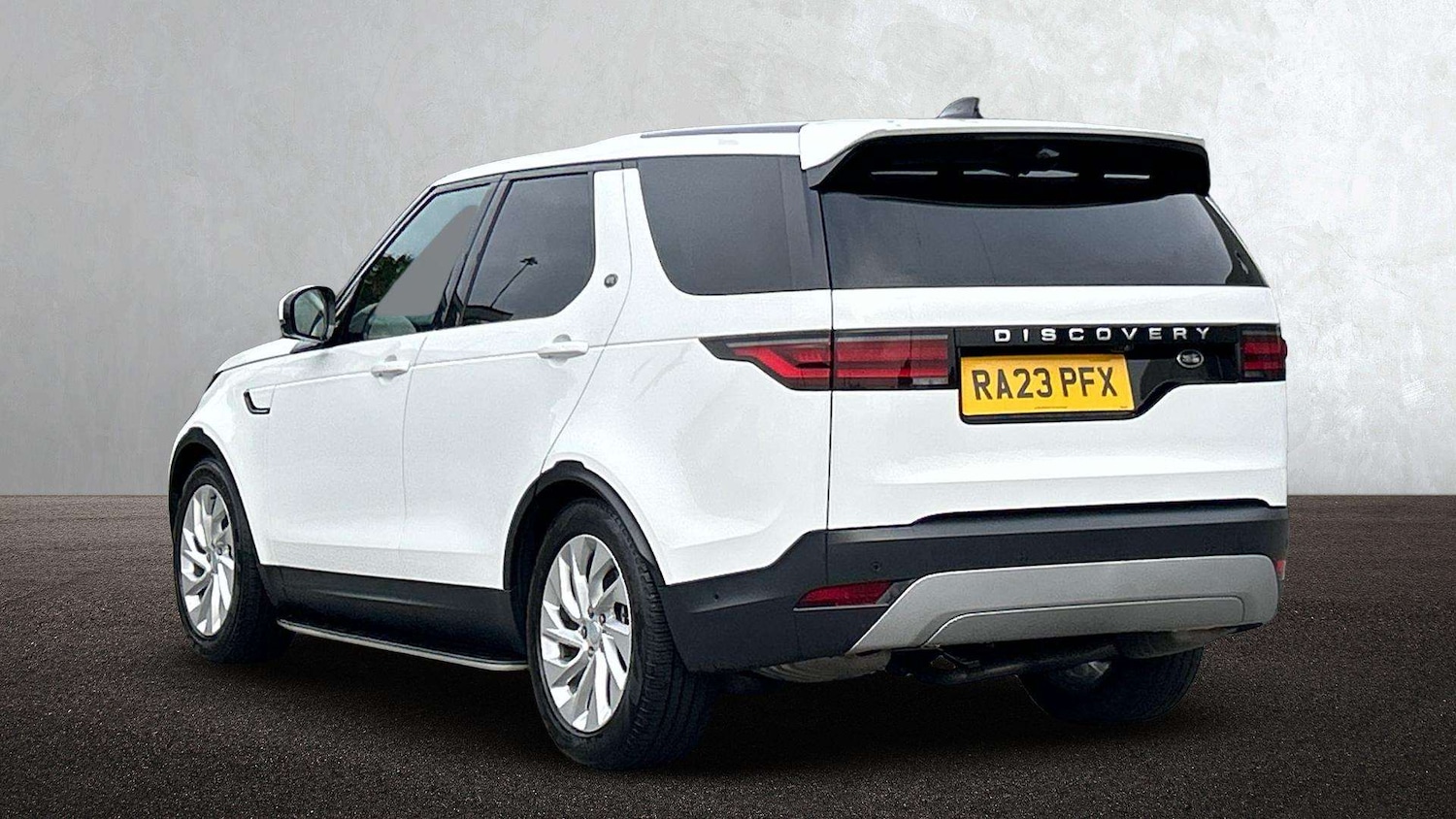 Used Land Rover Discovery 2023 for sale - 76460168: Photo 2