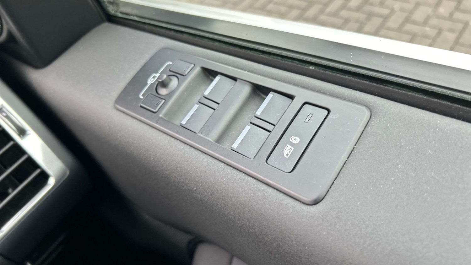 Used Land Rover Discovery 2023 for sale - 76460168: Photo 25