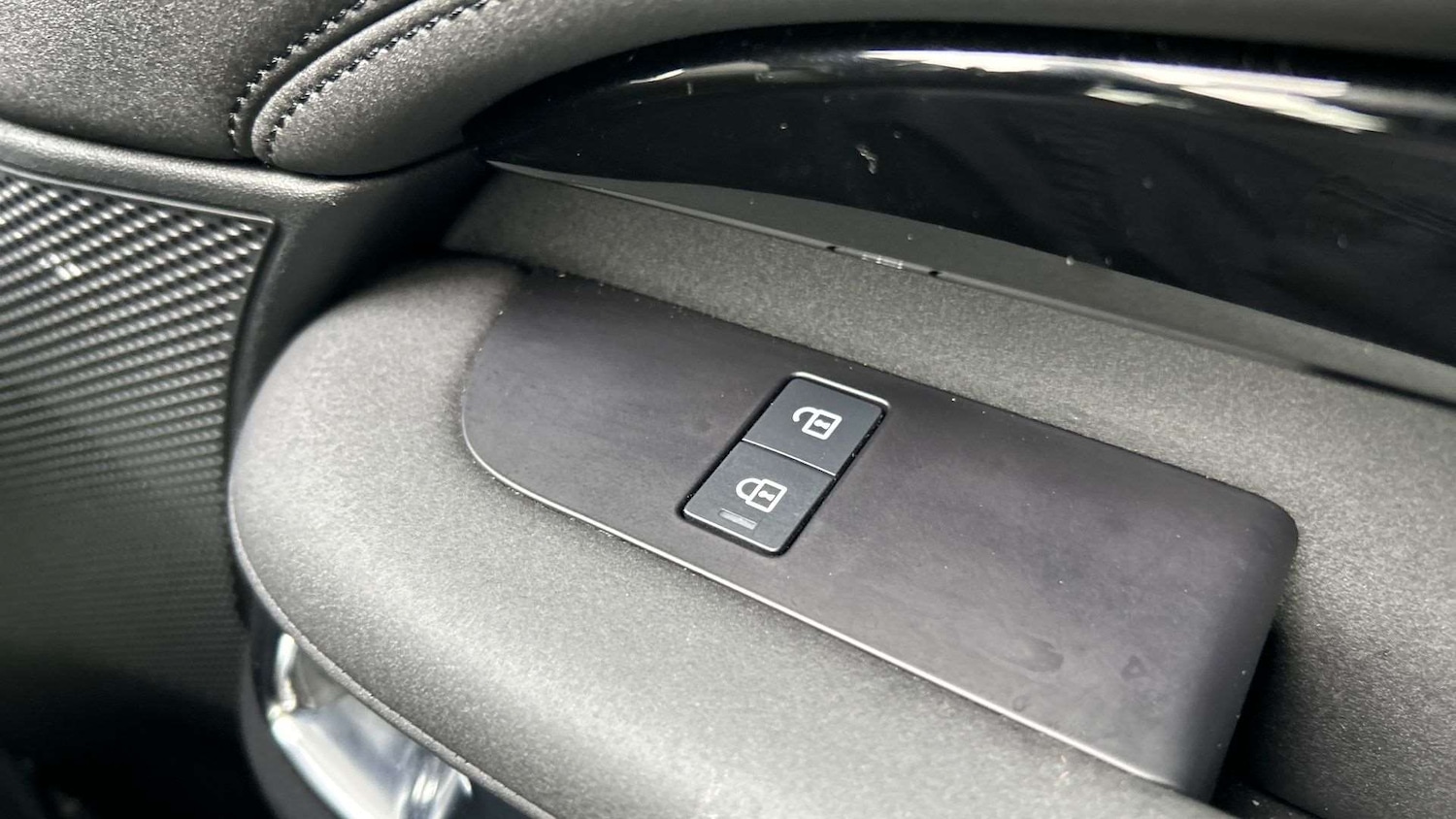 Used Land Rover Discovery 2023 for sale - 76460168: Photo 33