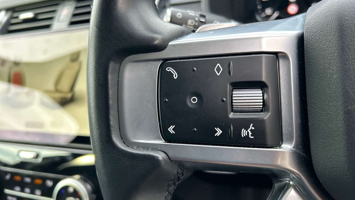 Used Land Rover Discovery 2023 for sale - 76460168: Photo 35