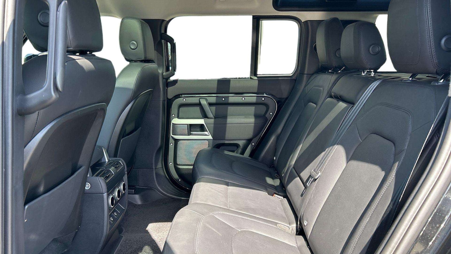 Used Land Rover Defender 2022 for sale - 78173957: Photo 4