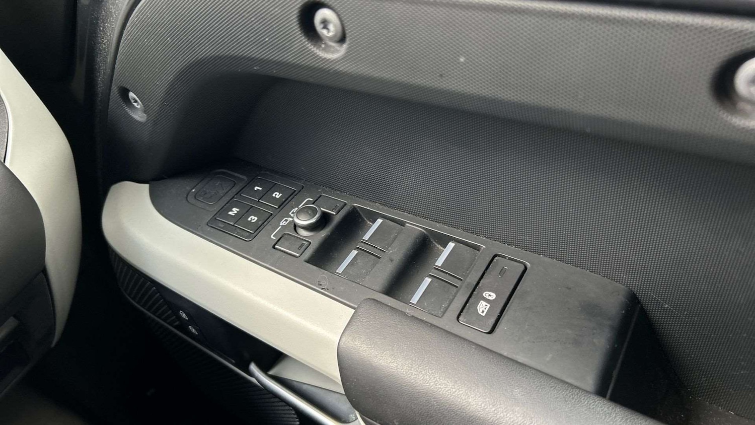 Used Land Rover Defender for sale - 76705110: Photo 25