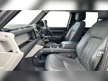 Used Land Rover Defender 2021 for sale - 76705110: Photo