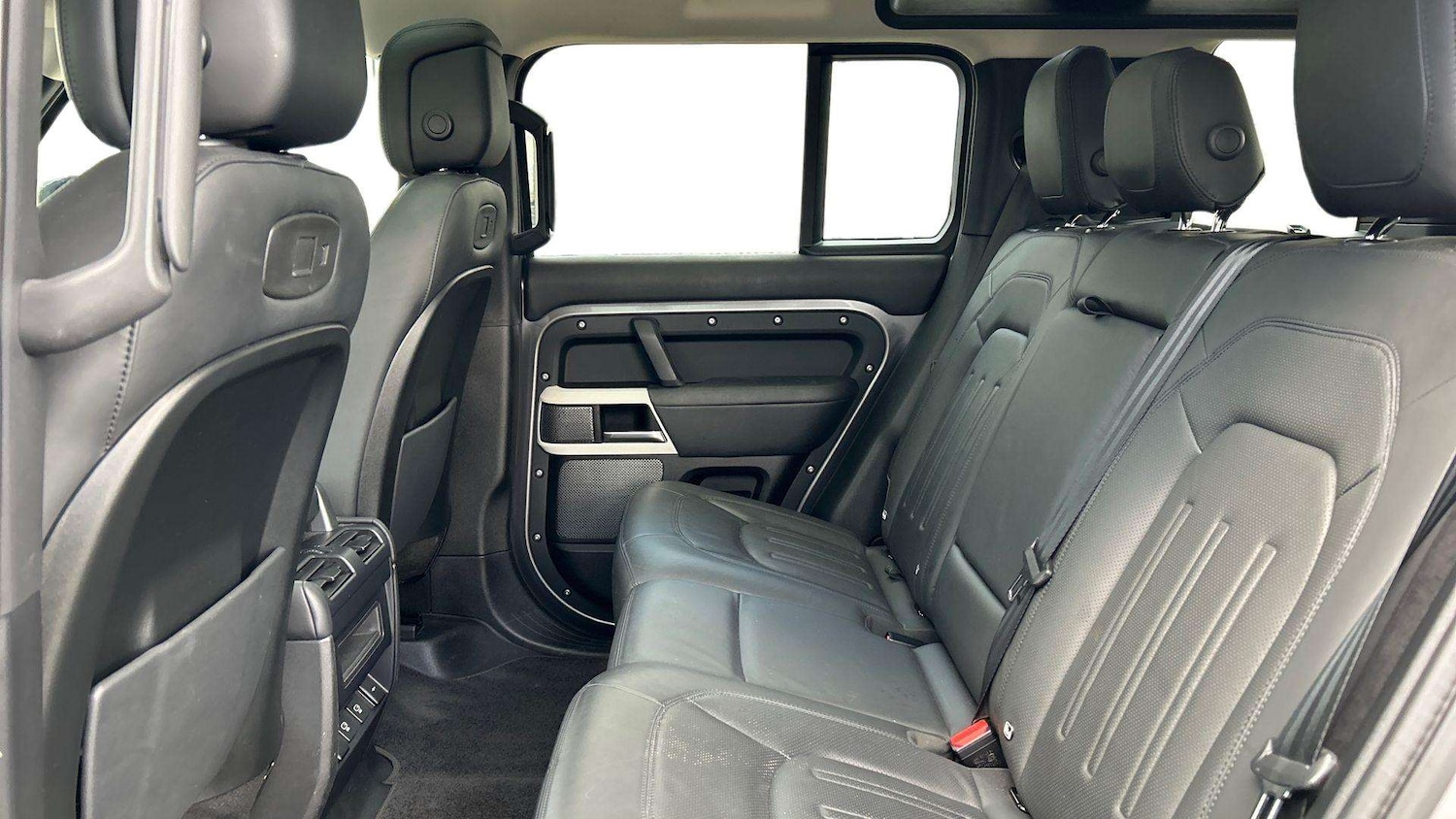 Used Land Rover Defender for sale - 76705110: Photo 4