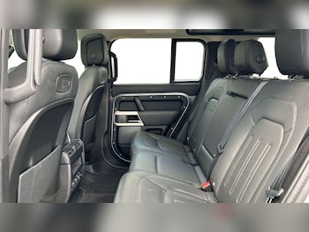 Used Land Rover Defender 2021 for sale - 76705110: Photo