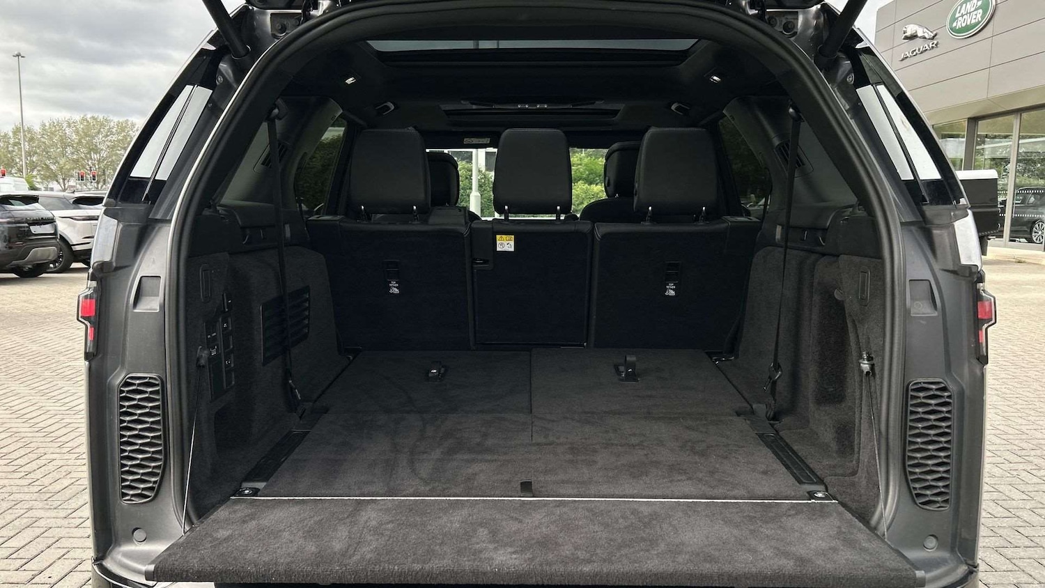 Used Land Rover Discovery 2024 for sale - 76460571: Photo 10