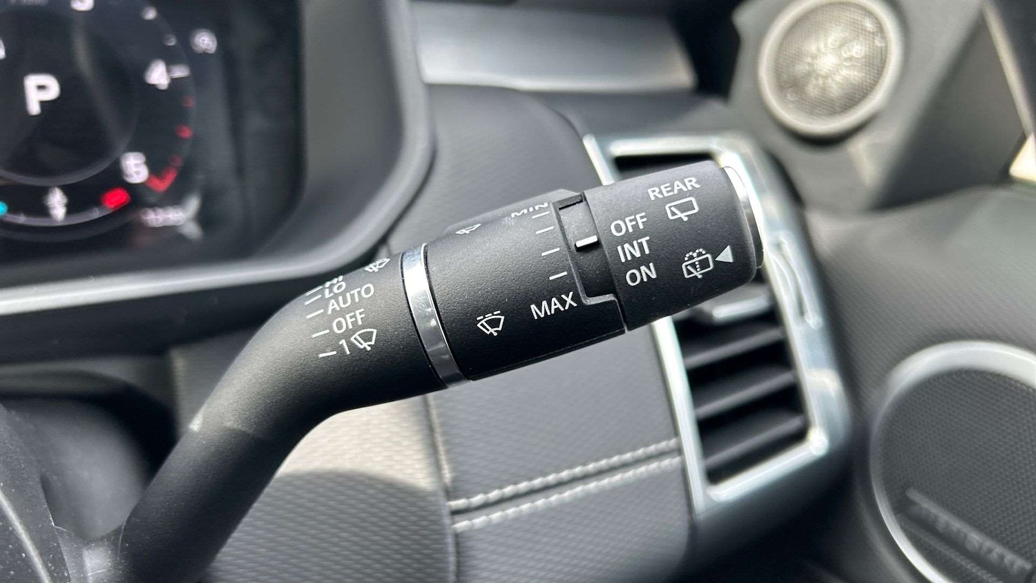 Used Land Rover Discovery 2024 for sale - 76460571: Photo 35