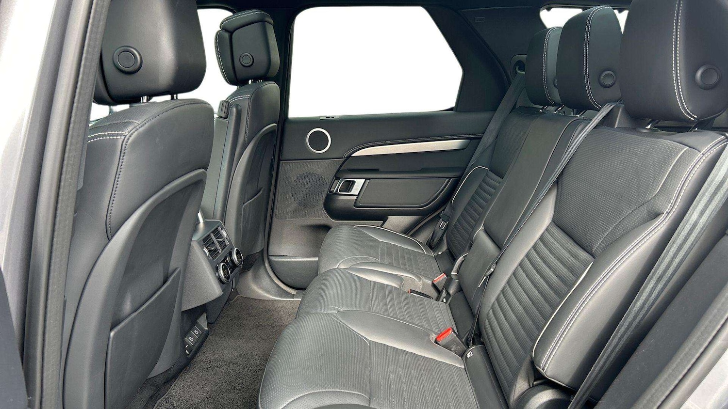 Used Land Rover Discovery 2024 for sale - 76460571: Photo 4