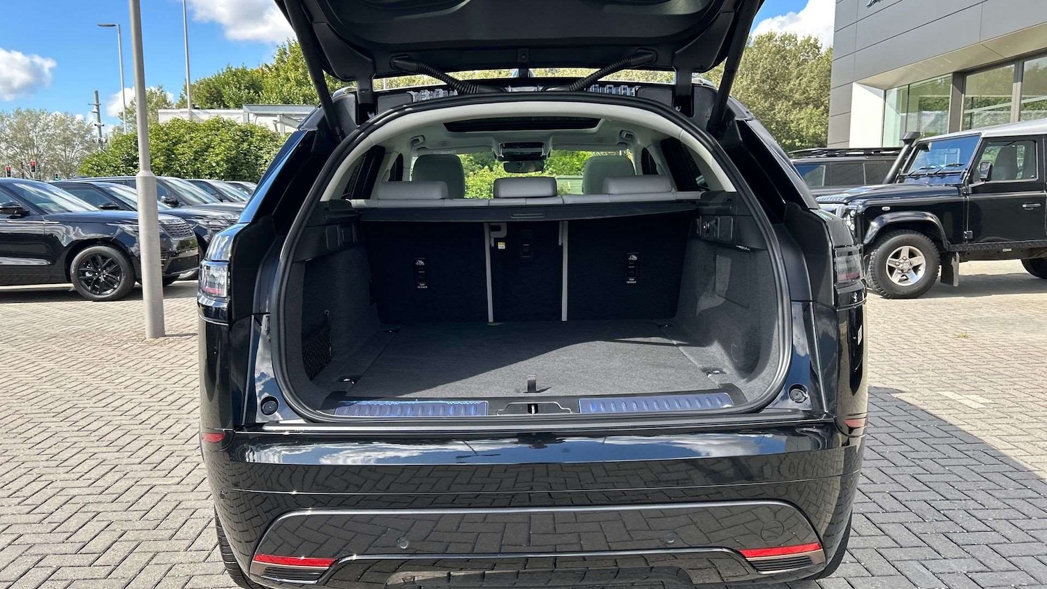 Used Land Rover Range Rover Velar 2025 for sale - 76460406: Photo 10