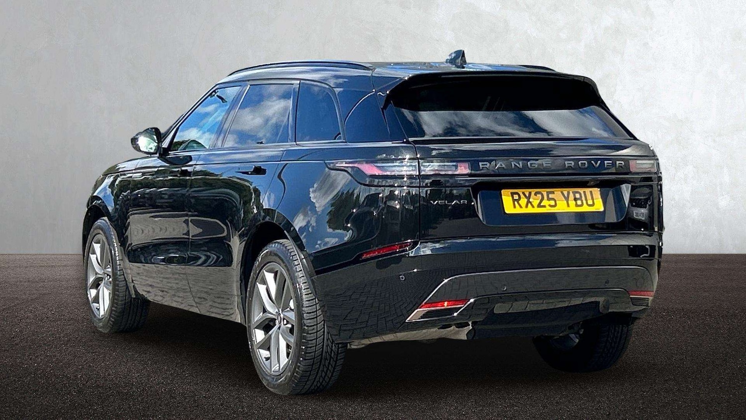 Used Land Rover Range Rover Velar 2025 for sale - 76460406: Photo 2