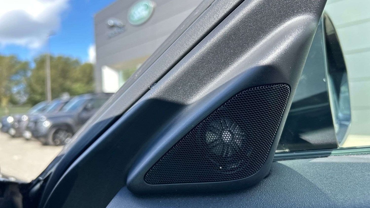 Used Land Rover Range Rover Velar 2025 for sale - 76460406: Photo 33