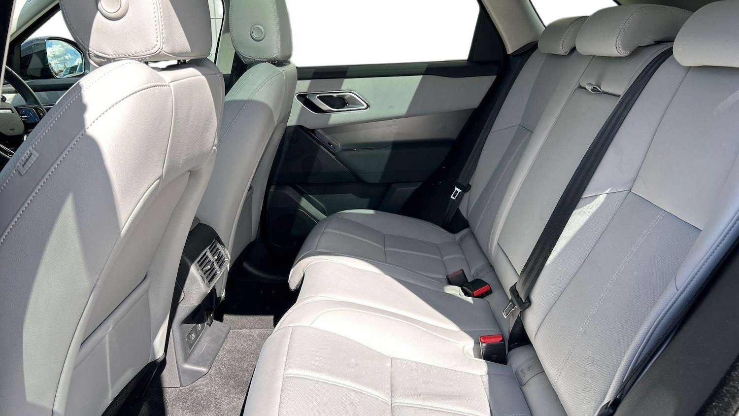 Used Land Rover Range Rover Velar 2025 for sale - 76460406: Photo 4