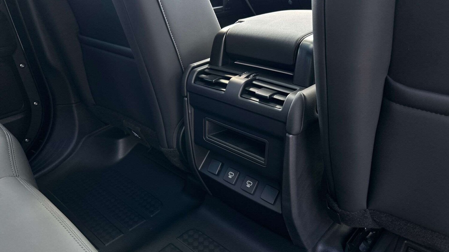 Used Land Rover Defender 2025 for sale - 77577379: Photo 18