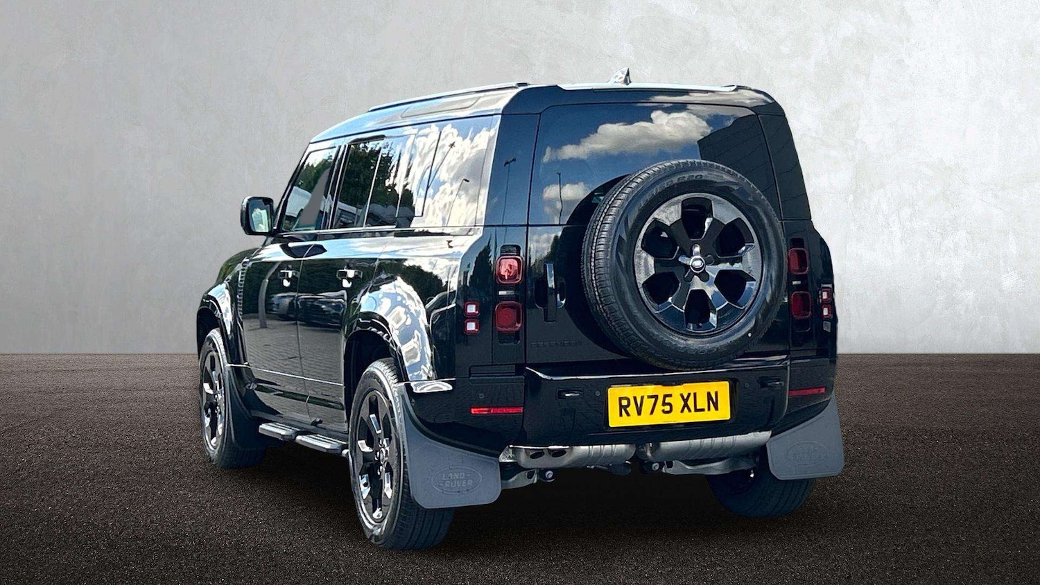 Used Land Rover Defender 2025 for sale - 77577379: Photo 2