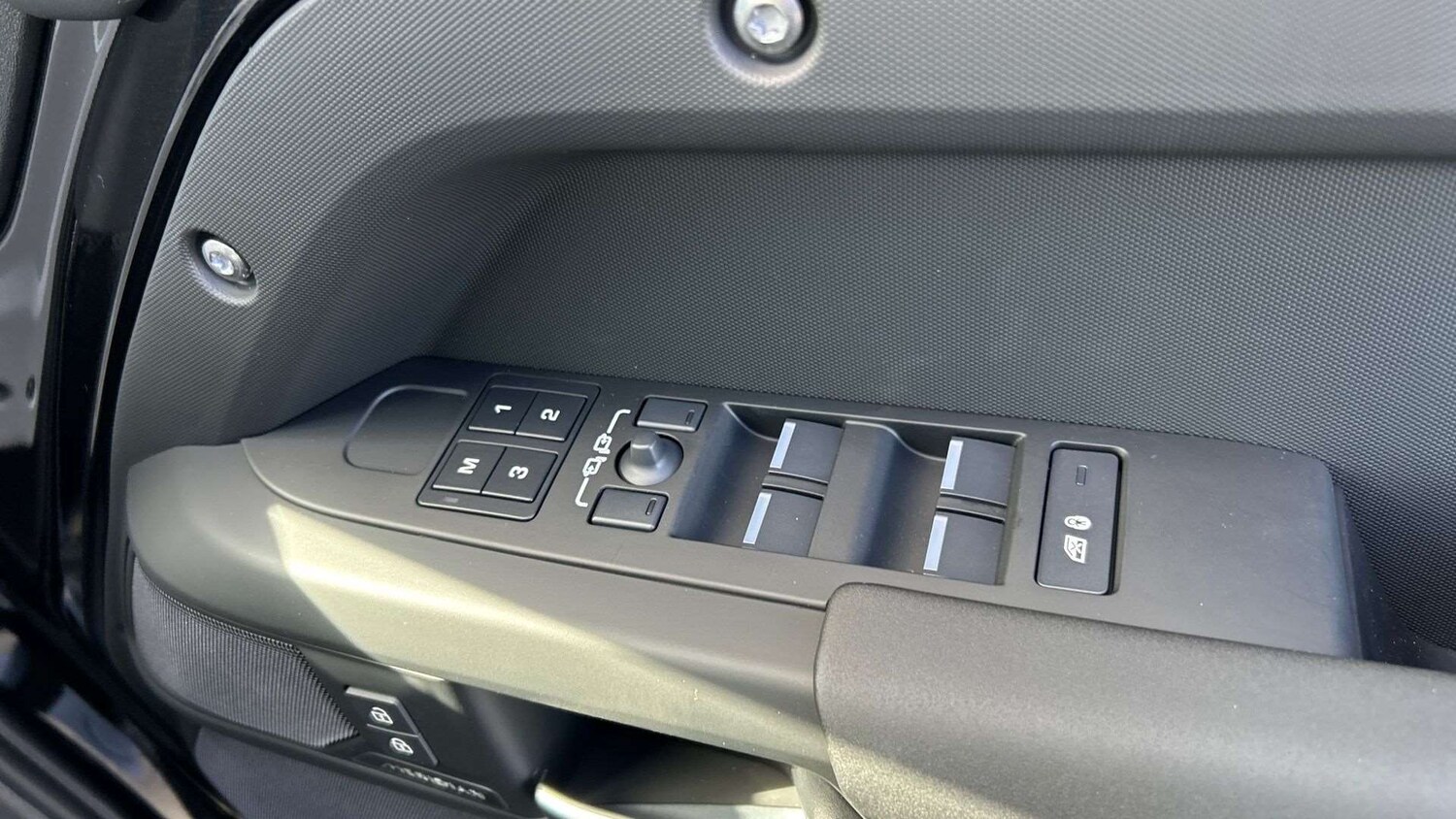 Used Land Rover Defender 2025 for sale - 77577379: Photo 25