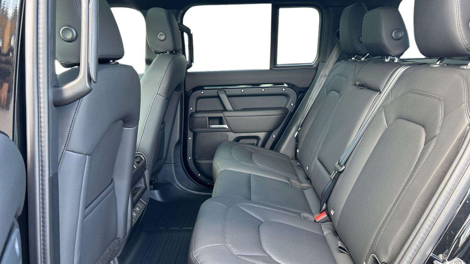 Used Land Rover Defender 2025 for sale - 77577379: Photo 4