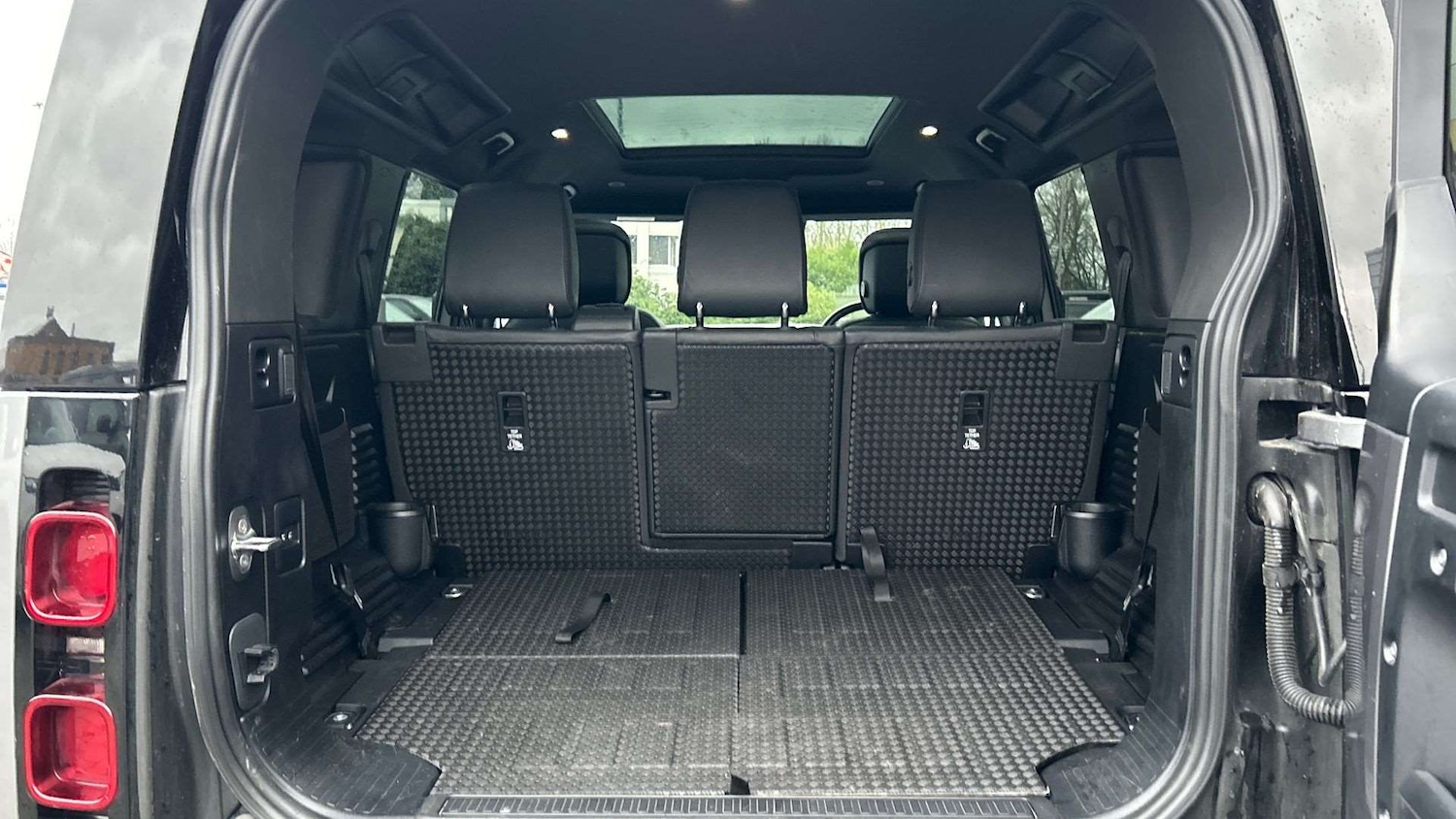 Used Land Rover Defender 2024 for sale - 77308508: Photo 10