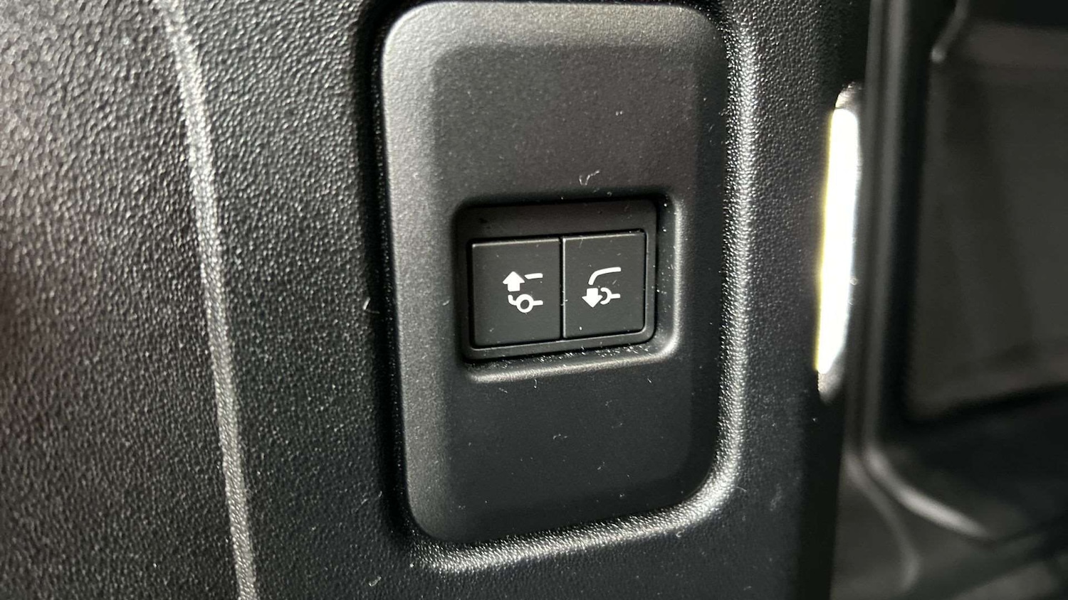 Used Land Rover Defender 2024 for sale - 77308508: Photo 31