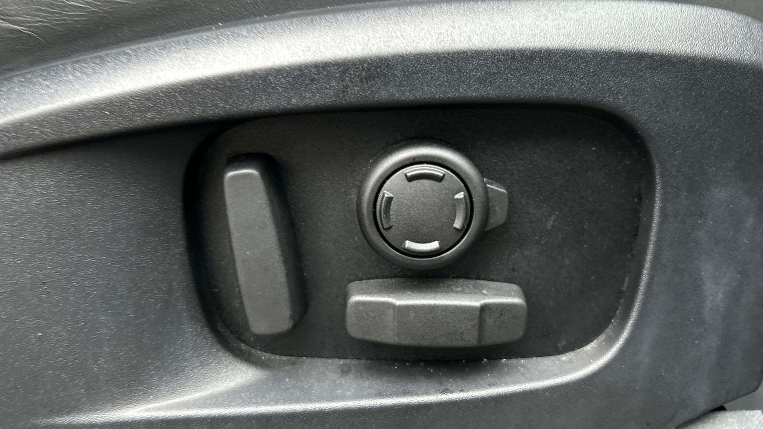 Used Land Rover Defender 2024 for sale - 77308508: Photo 32