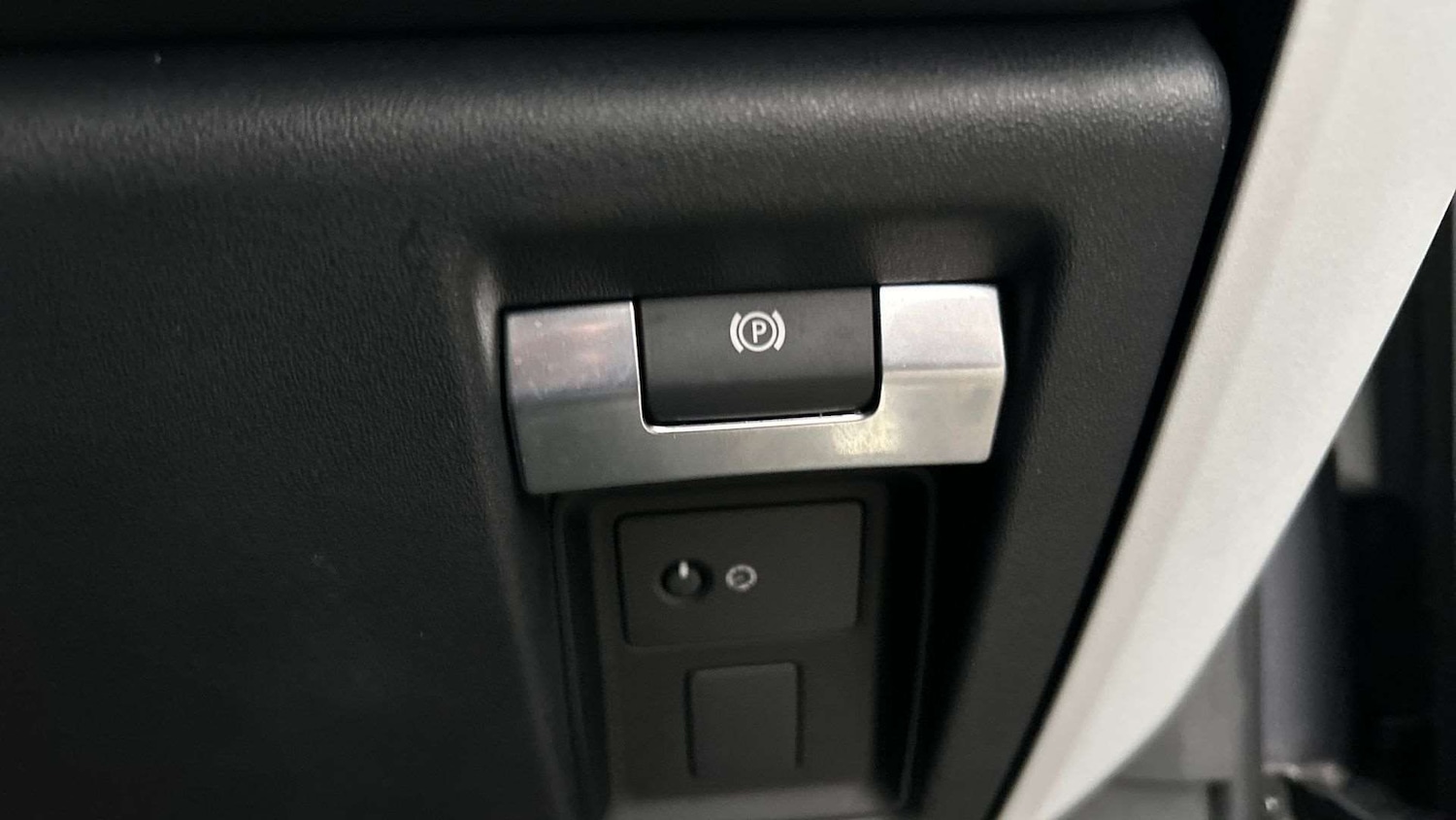 Used Land Rover Defender 2024 for sale - 77308508: Photo 33