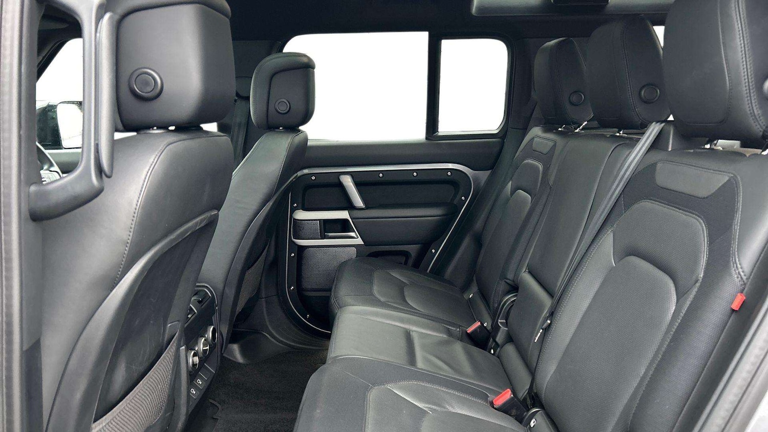 Used Land Rover Defender 2024 for sale - 77308508: Photo 4